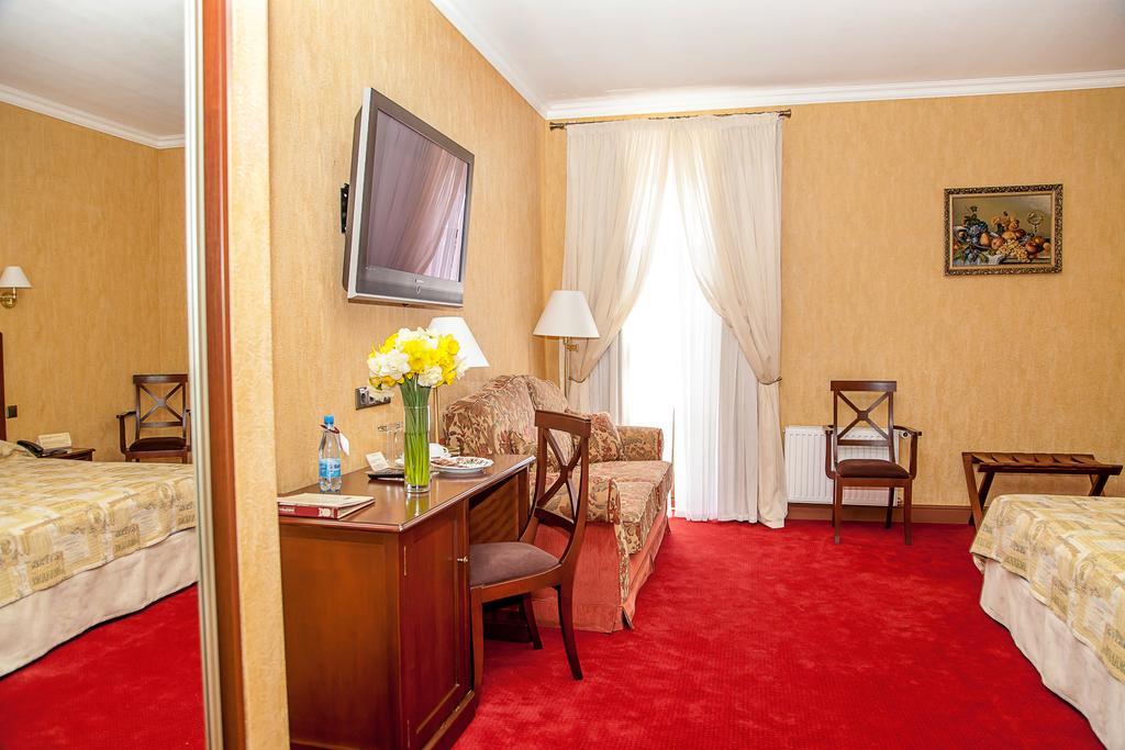 Optima Collection Kamianets-Podilskyi Hotel Exterior photo