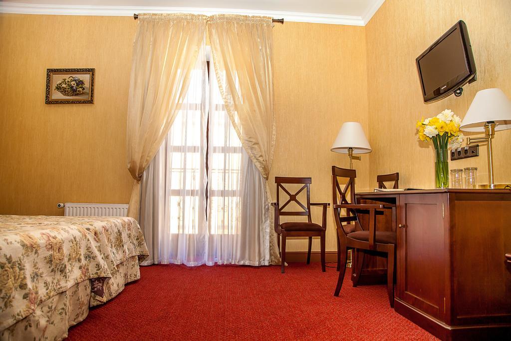Optima Collection Kamianets-Podilskyi Hotel Exterior photo